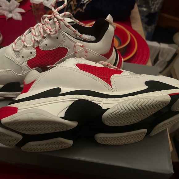 Triple Balenciaga Sneakers - Picture 3 of 3